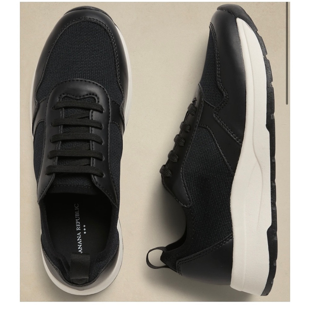 NWT Banana Republic Knit Sneakers / Black / Size 6